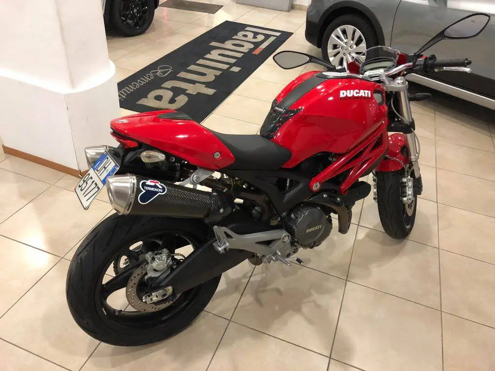 xe moto ducati 696