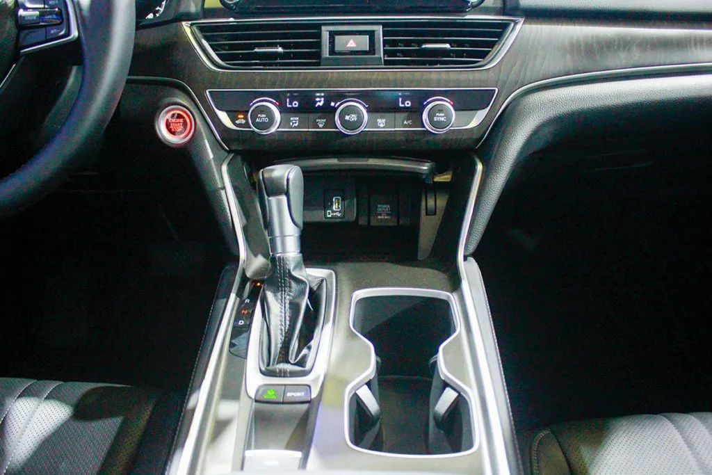Đánh giá chi tiết Honda Accord 2020