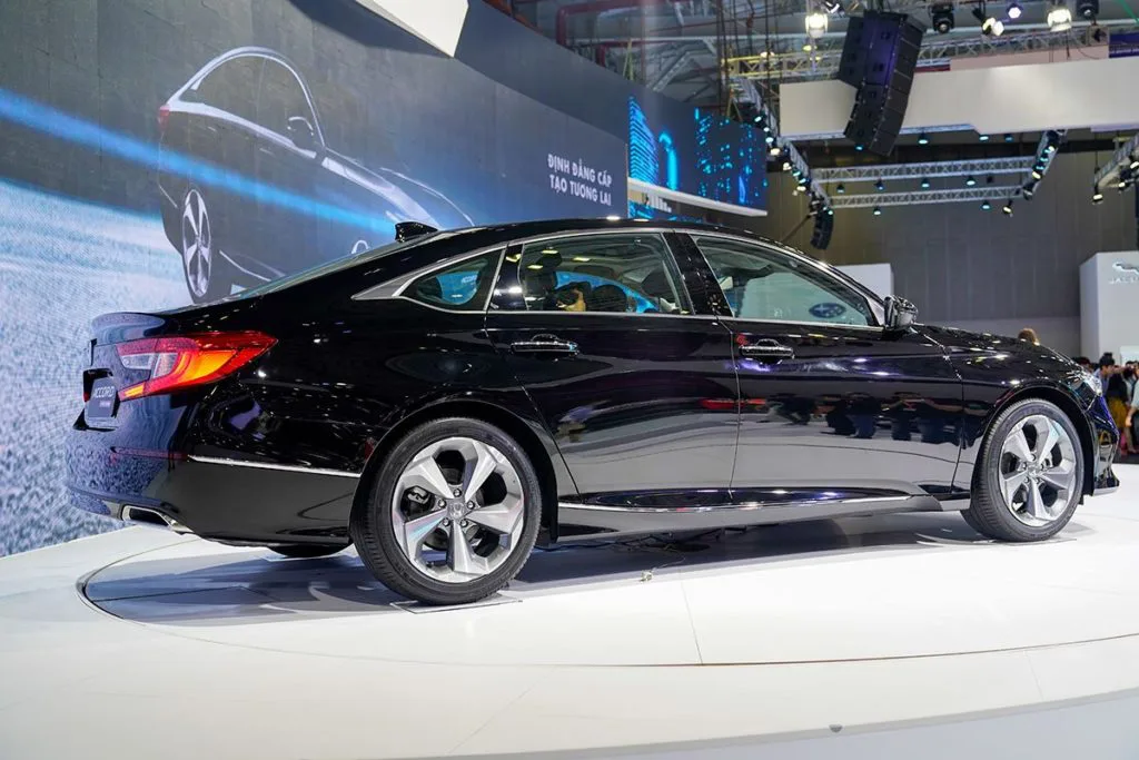 chi tiết thân xe Honda Accord 2020